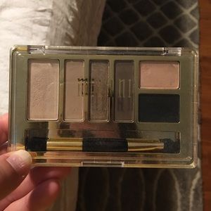 Milani everyday eyes eyeshadow palette.